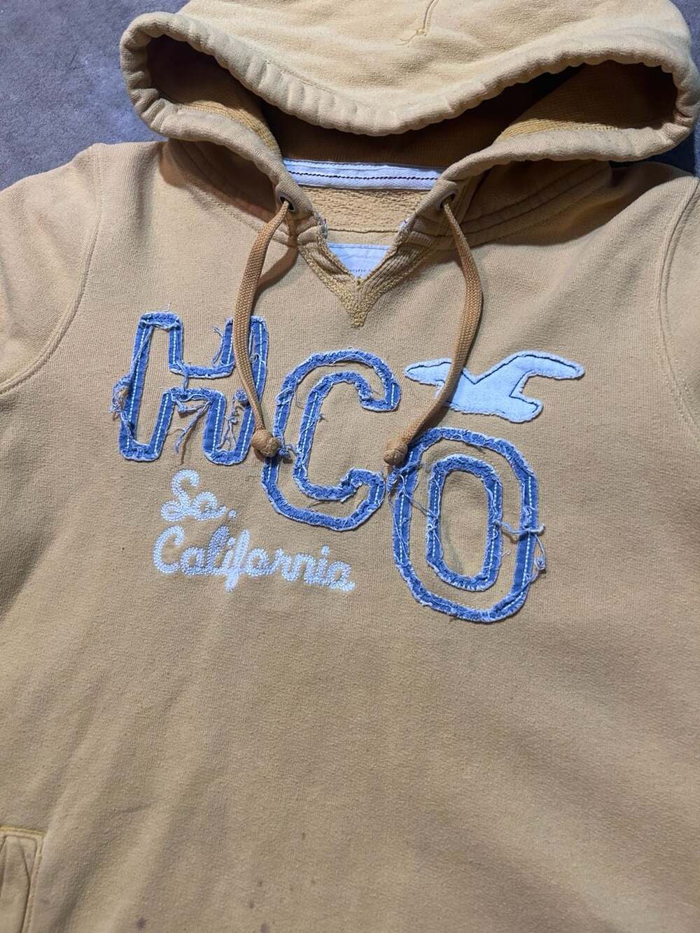 Vintage Hollister Spellout Embroidered Hoodie - Picture 3 of 6
